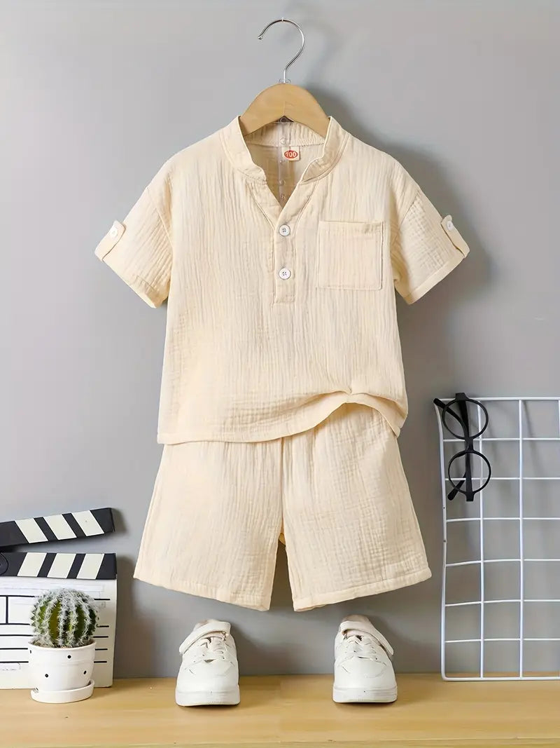 Ensemble chemise garçon été en coton léger vert – tenue décontractée avec short assorti