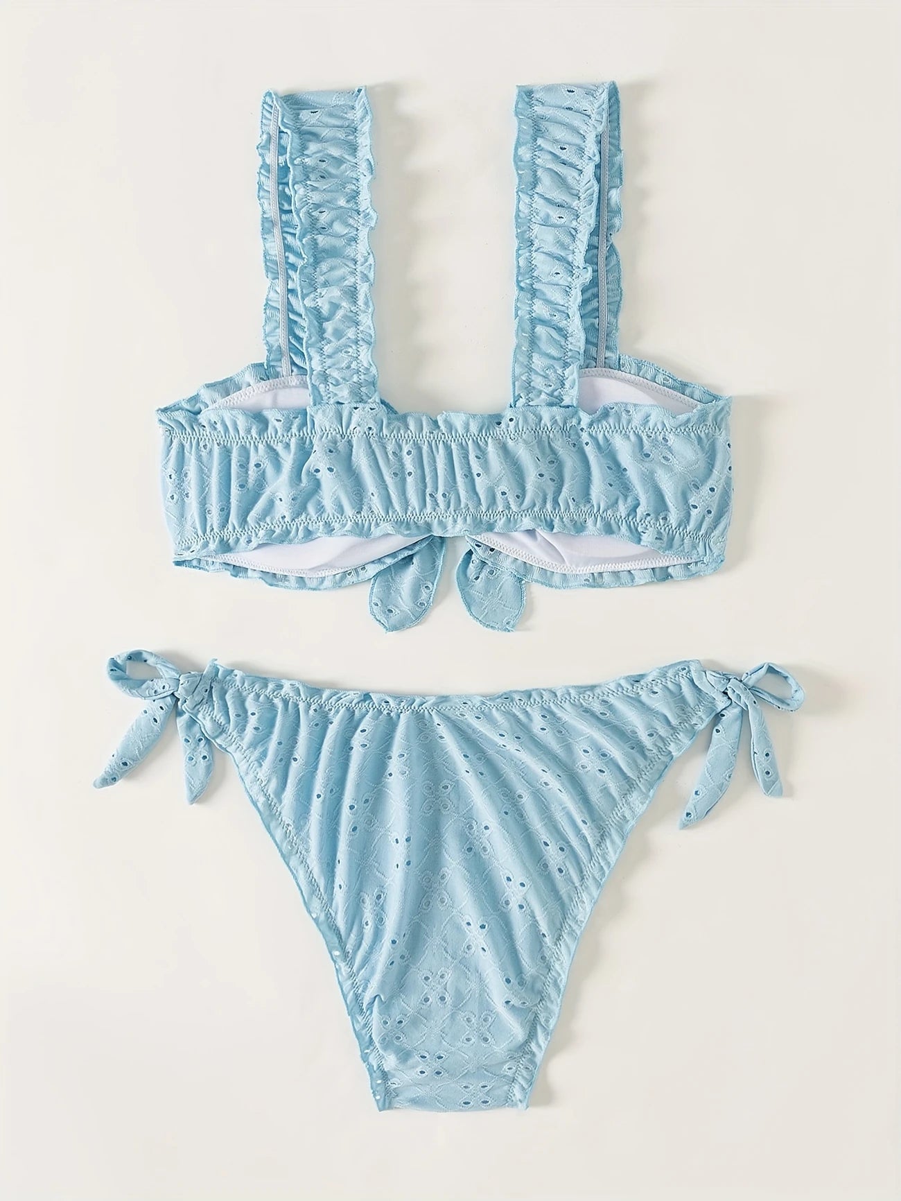 Bikini brodé avec volants – Haut à larges bretelles et culotte nouée ajustable