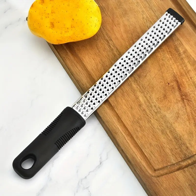Râpe de Cuisine en Acier Inoxydable – Zesteur Long Manche pour Fromage, Citrons, Chocolat et Épices