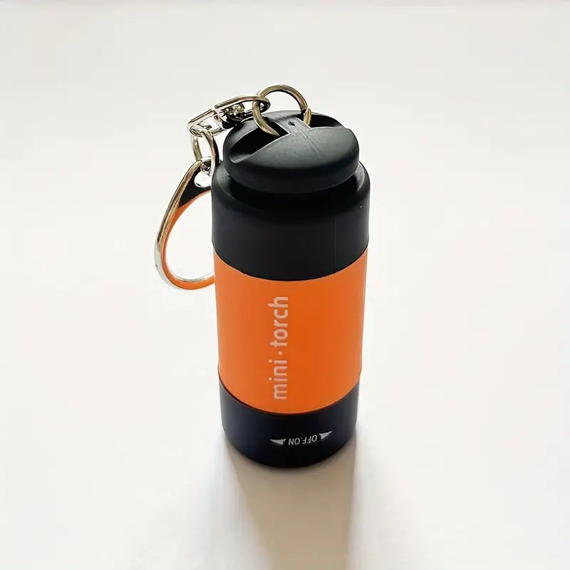 Mini Lampe Torche LED avec Mousqueton – Porte-Clés Lumineux Compact et Étanche pour Camping ou Urgences – Collection Lampes de Poche