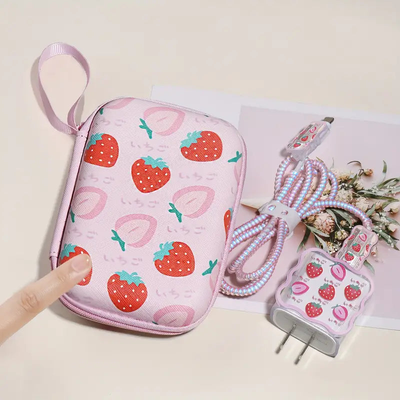 Chargeur Rapide avec Étui de Rangement Motif Fraise – Câble USB Résistant et Design Kawaii