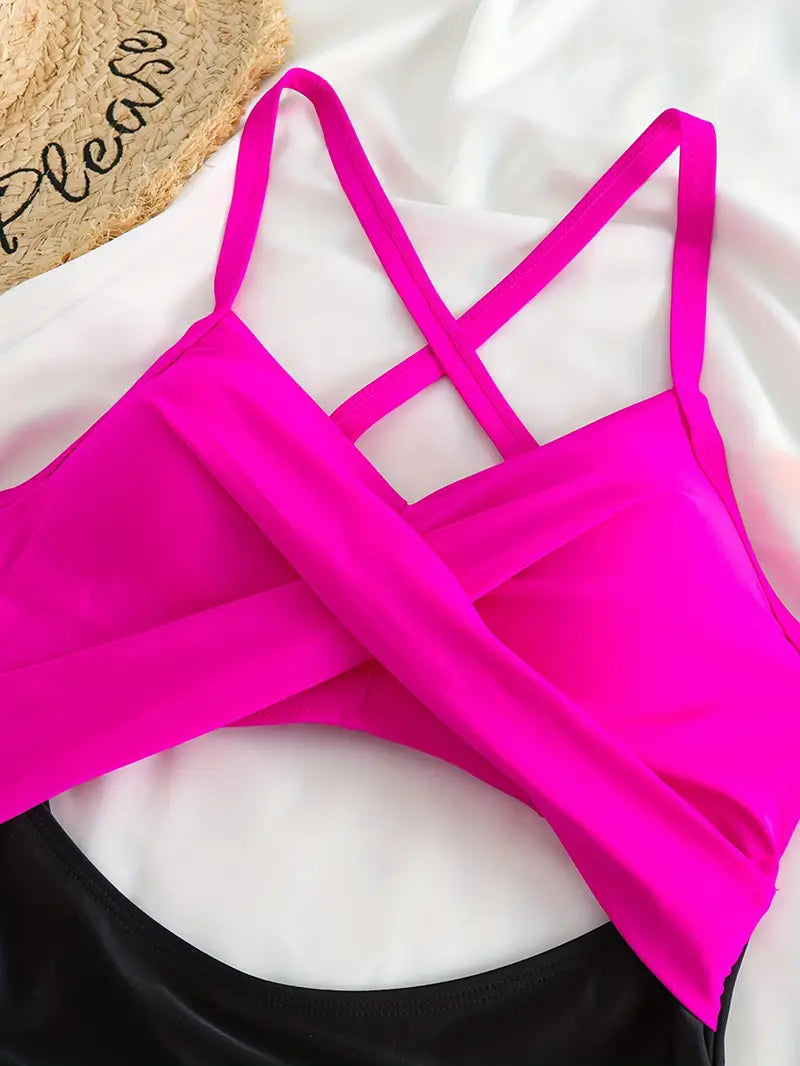 Maillot de bain une pièce croisé – Gainant et élégant avec découpe taille haute
