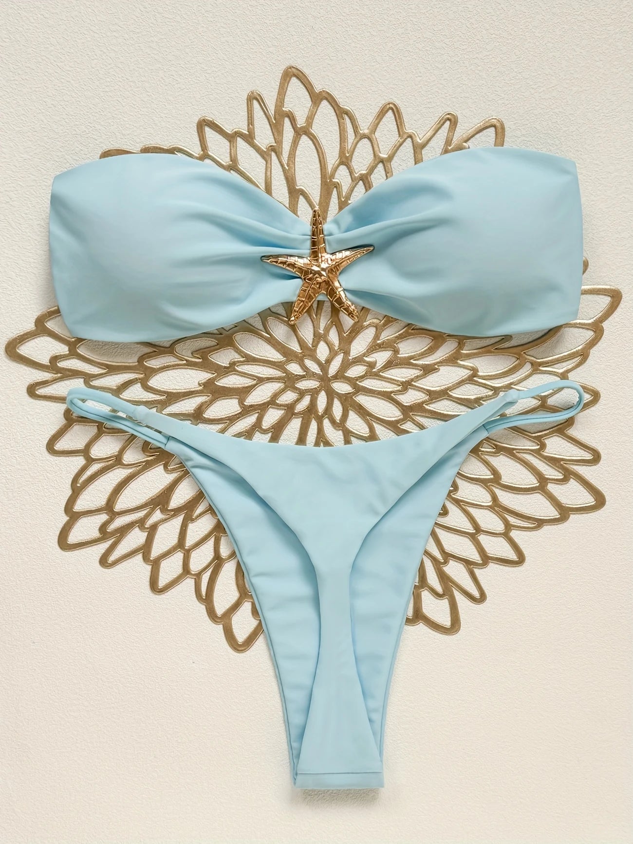 Haut de Bikini Femme Bandeau Bleu – Bijou Étoile de Mer Dorée, Élégance Bord de Mer