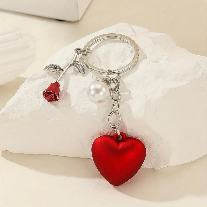 Porte-clés cœur avec rose et perle – Breloque romantique élégante pour homme