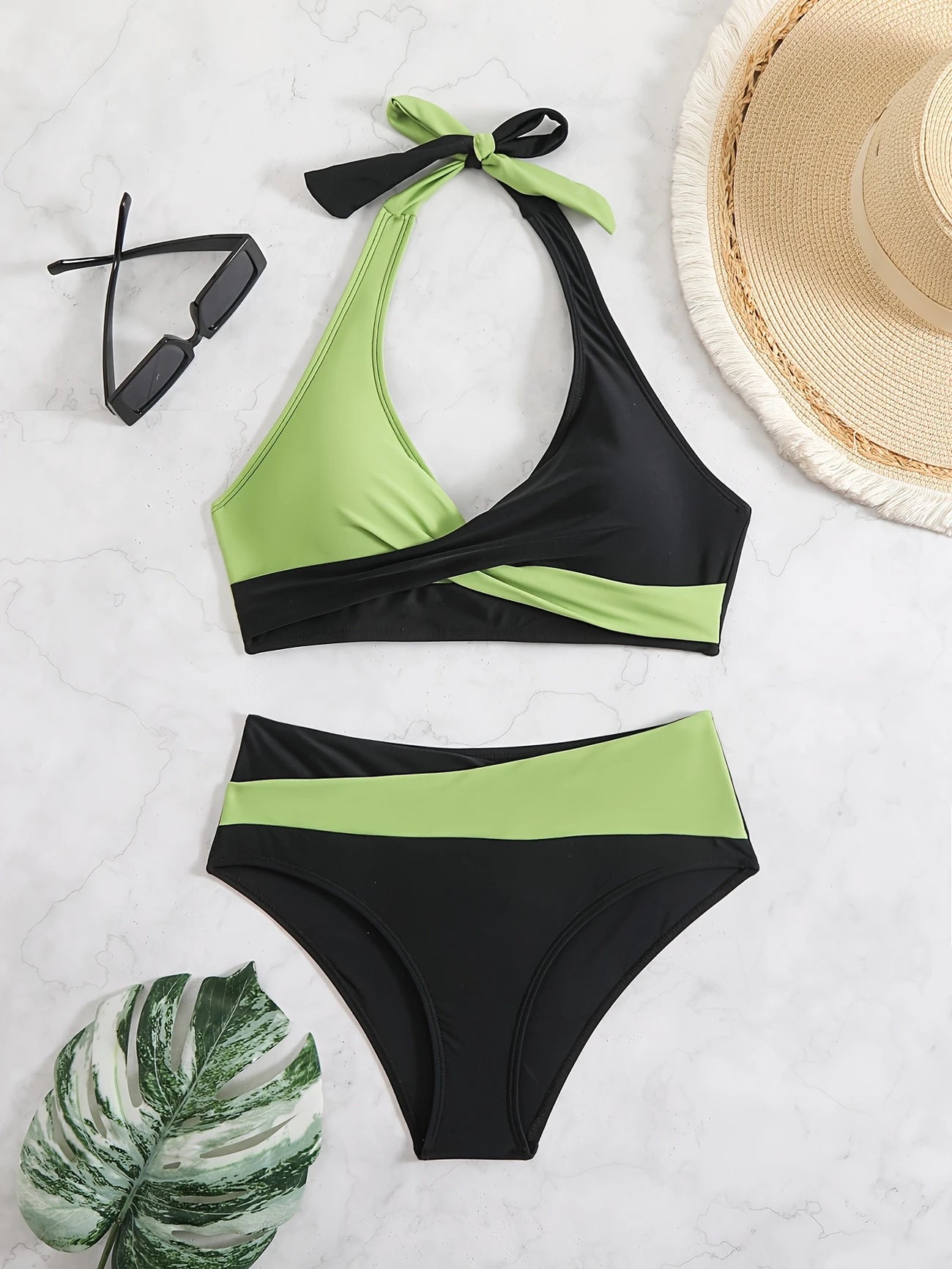 Ensemble de Plage Femme – Maillot de Bain Contrasté Noir et Vert avec Top Croisé et Bas Haute Taille