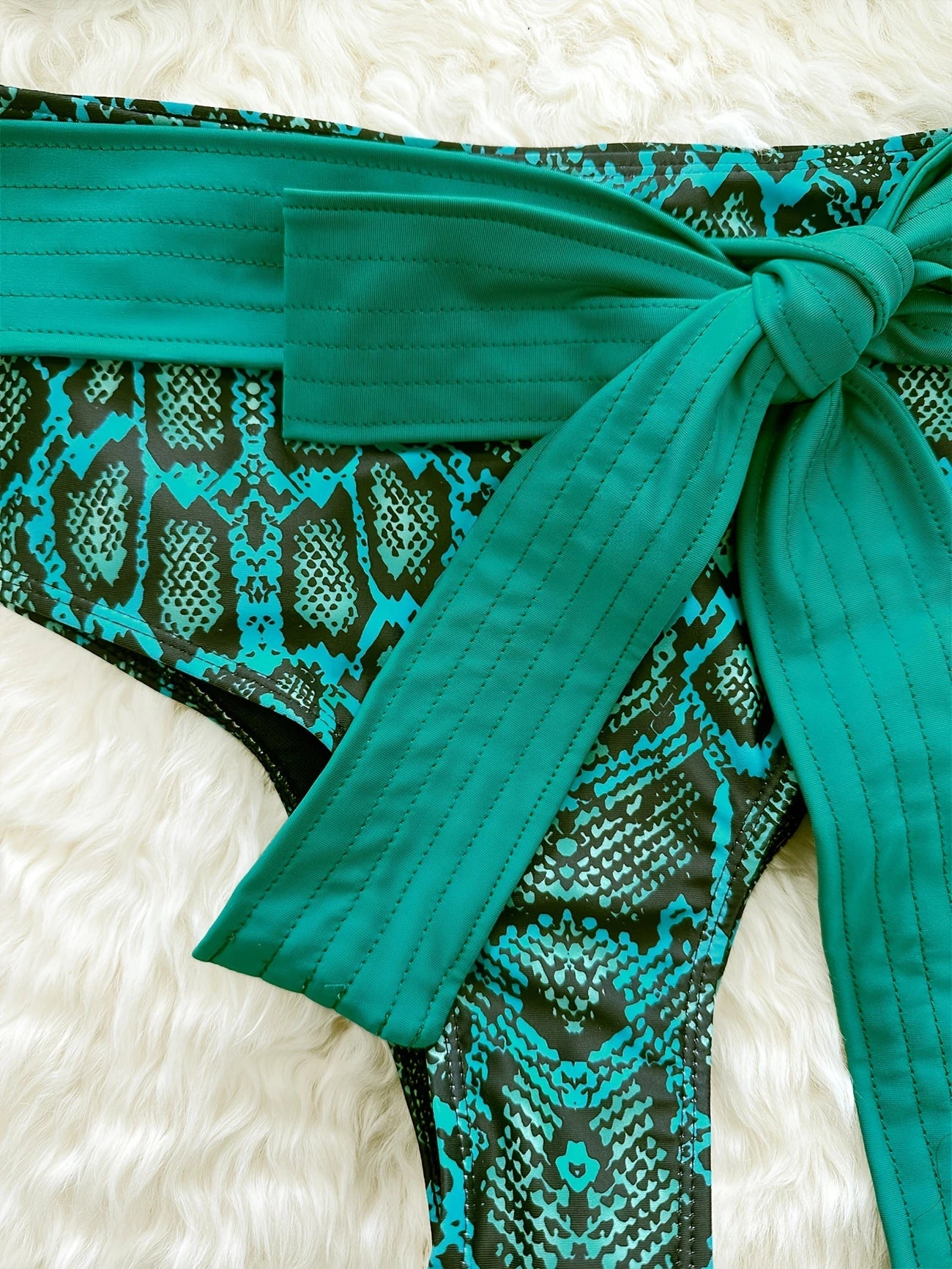 Ensemble Maillot de Bain Femme à Volants – Imprimé Python & Ceinture Nouée Taille Haute