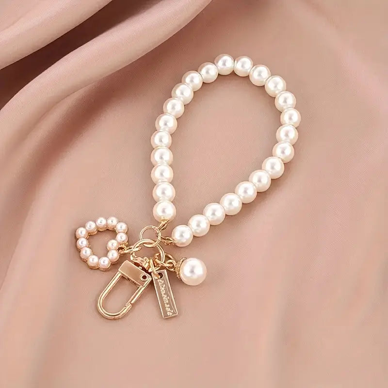 Porte-clés femme perles élégantes – Breloque chic avec pendentif nacre et doré