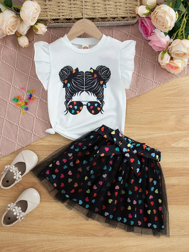 Chemise fille blanche à manches volantées avec jupe noire à cœurs colorés – tenue élégante et tendance