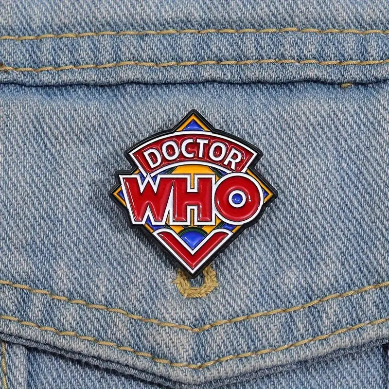Pin’s Doctor Who rétro – Broche geek en émail coloré pour fans de la série culte