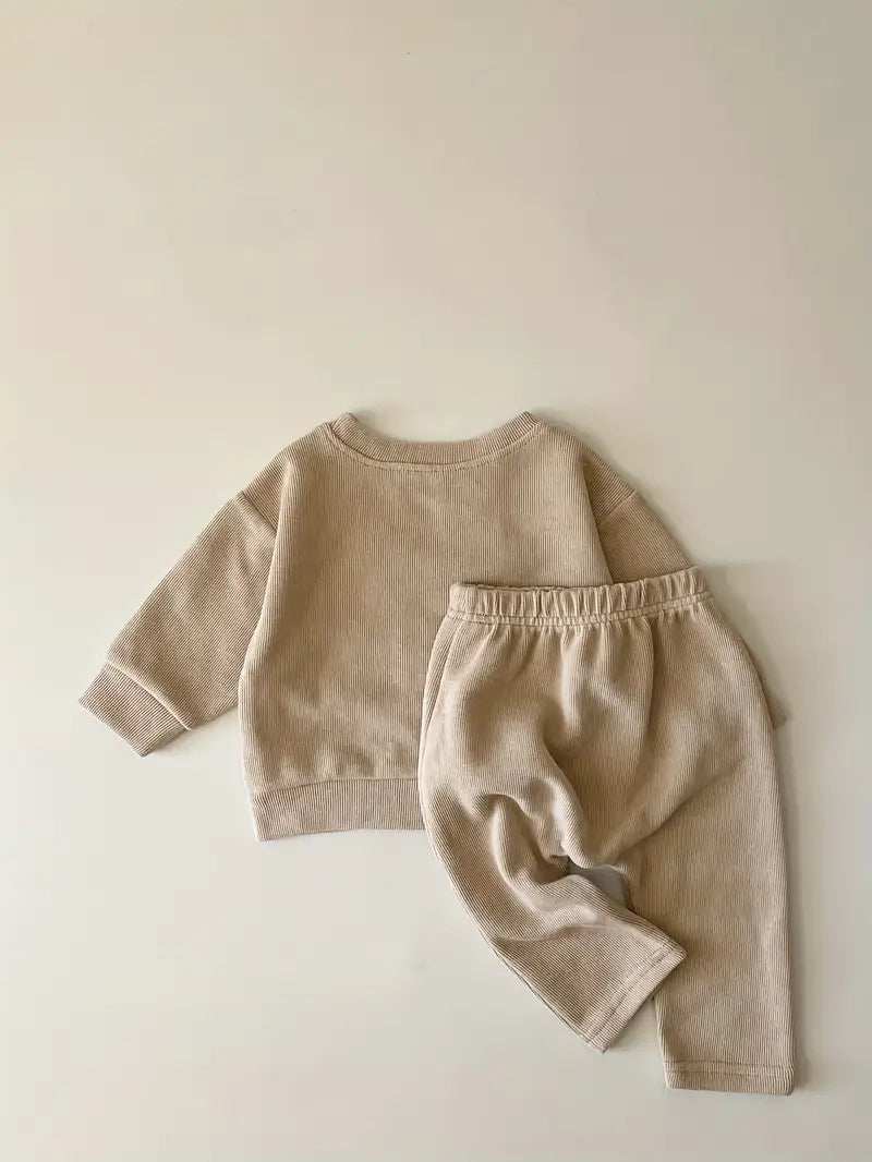 Ensemble Bébé Unisexe en Coton Beige – Tenue Confortable avec Sweat ‘Hey Cutie’ et Pantalon