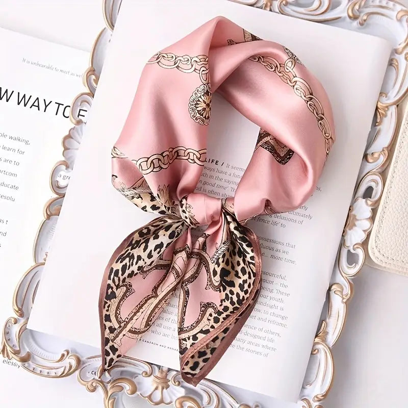 Foulard carré femme soie imprimé chaînes et léopard – Écharpe élégante et chic