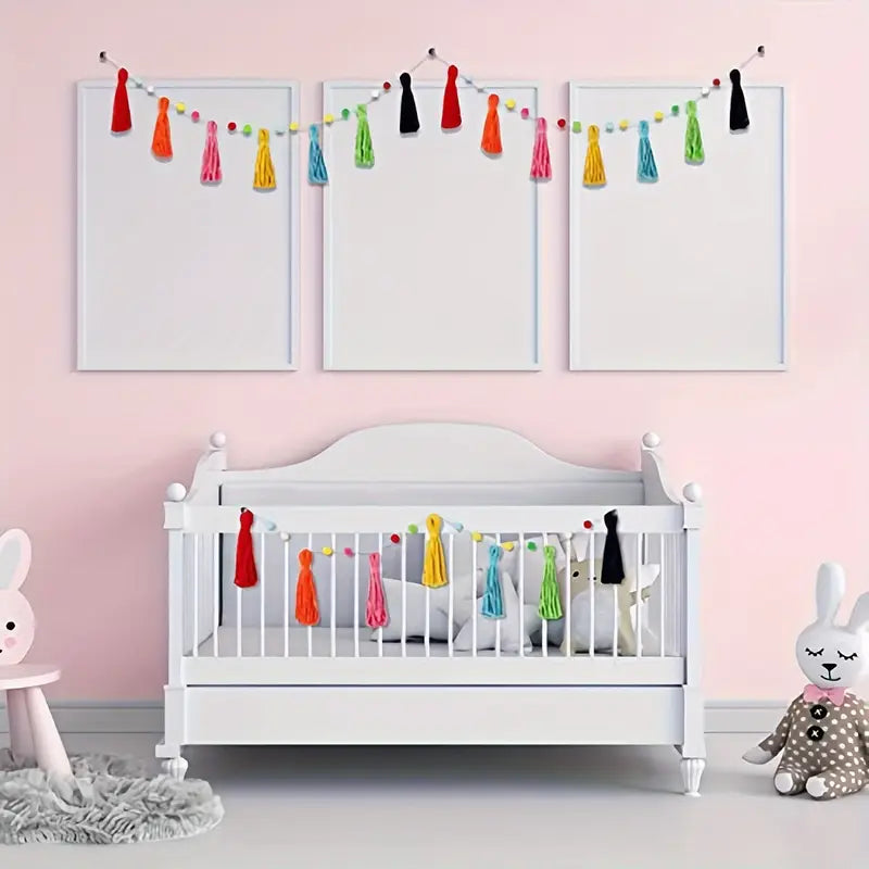 Guirlande pompons colorés en coton – Décoration murale chambre bébé bohème et festive