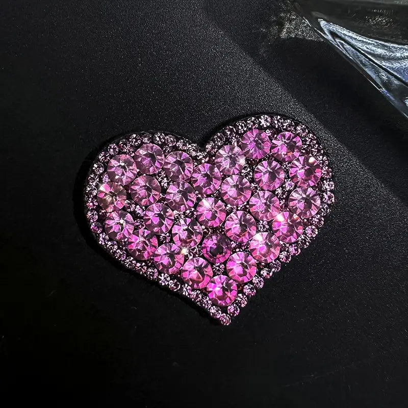 Broche cœur strass rouges et cristaux brillants – Pin’s élégant femme pour tenue chic et soirée