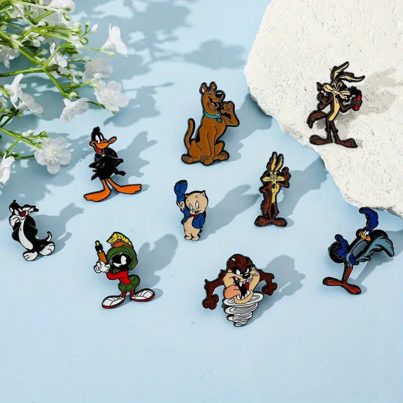 Lot de 9 Broches Enfant Dessins Animés – Boutons Fantaisie Looney Tunes et Scooby-Doo