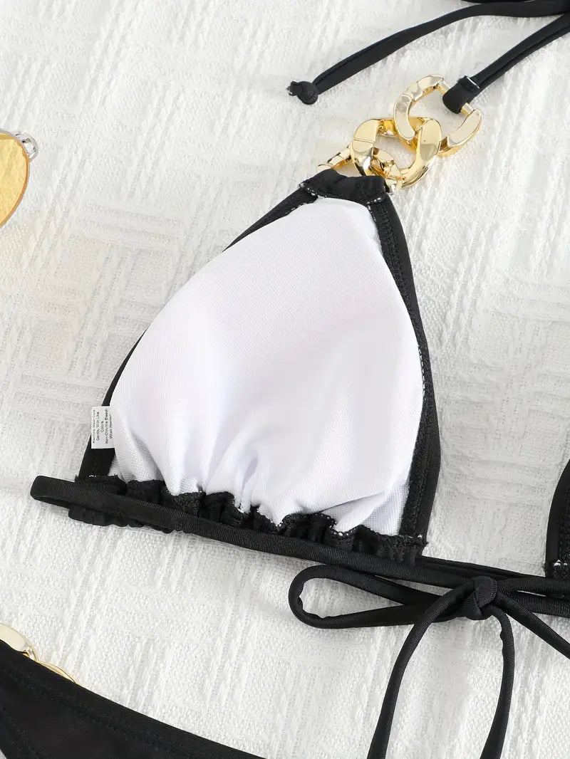 Bikini Noir Femme avec Chaînes Dorées – Ensemble de Plage Chic et Glamour