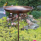 Bain d’Oiseaux de Jardin en Métal Antique – Abreuvoir Décoratif sur Pied avec Motifs Fleur et Colibri | Soins des Oiseaux et de la Faune