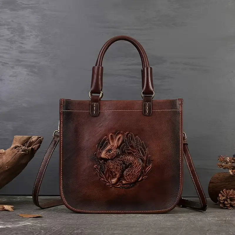 Sac à main femme en cuir gravé  Design original avec motif lapin