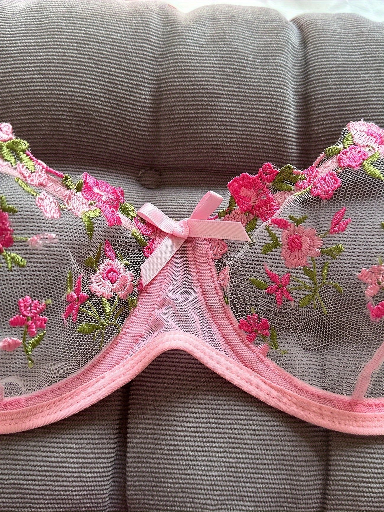 Ensemble Lingerie Sexy Femme en Dentelle Transparente – Soutien-Gorge à Armatures et Tanga Fleurs Brodées