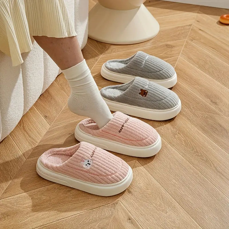 Chaussons Hiver Unisexe en Polaire – Pantoufles Chaudes à Semelle Épaisse avec Motif Ours Mignon