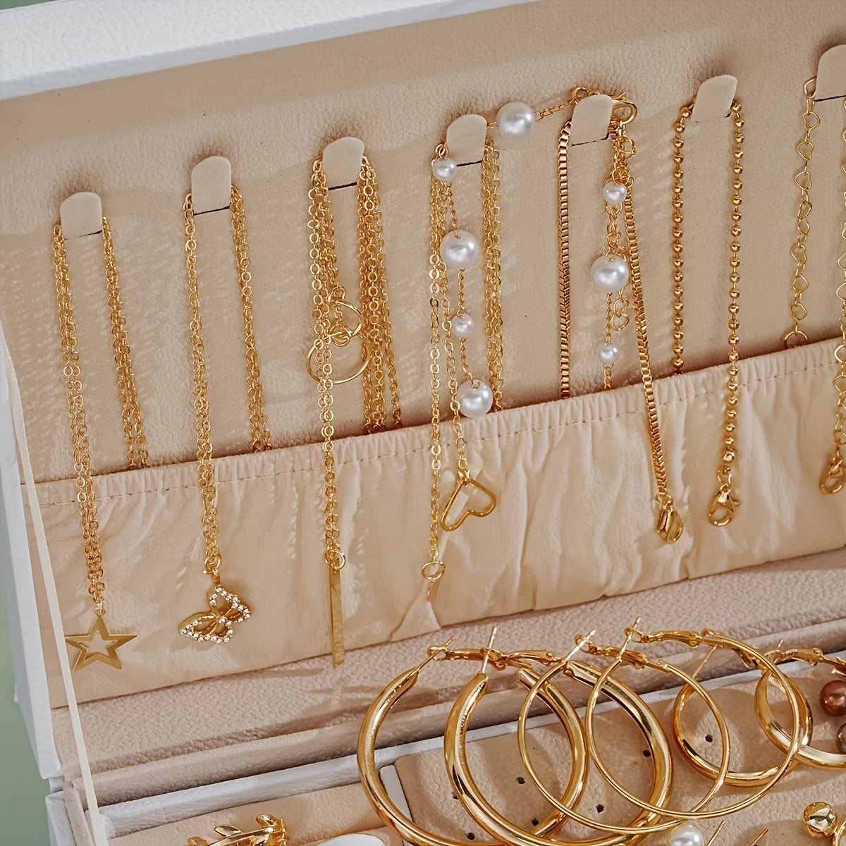 Lot de Boucles d’Oreilles Femme – Ensemble de Paires Créoles, Perles et Clous Dorés Chic & Tendance