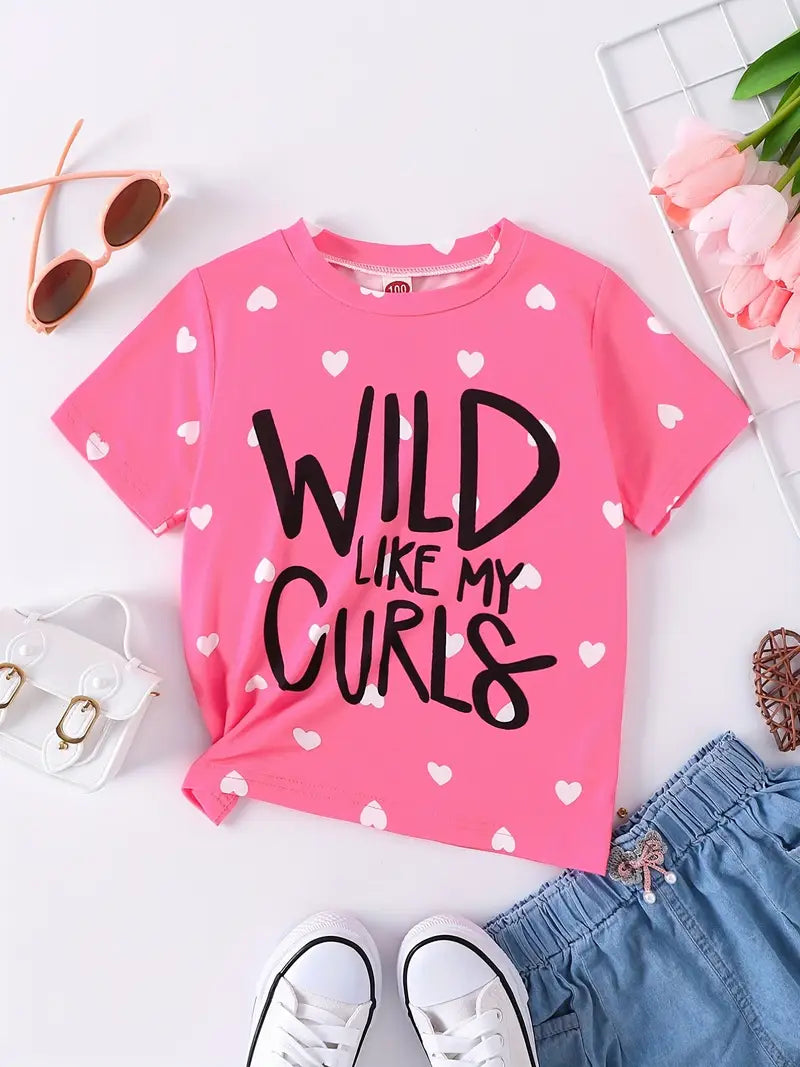 T-shirt Fille Violet à Cœurs – Haut Enfant Message ‘Wild Like My Curls’ Tendance Été