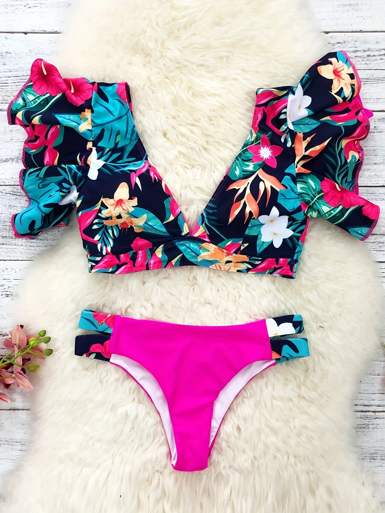 Bikini 2 pièces tropical avec manches à volants – Haut crop à décolleté plongeant et culotte taille moyenne