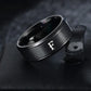 Bague homme noire personnalisable en acier inoxydable – Anneau gravé initiale élégante