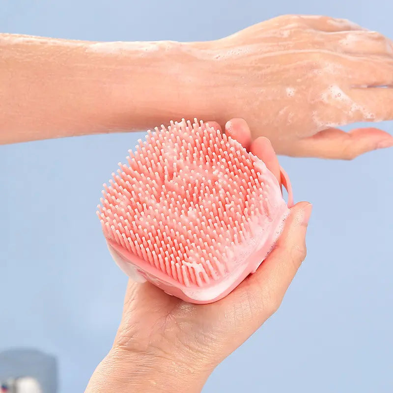 Brosse de Douche en Silicone avec Réservoir – Nettoyage Exfoliant Doux et Distributeur de Savon Intégré