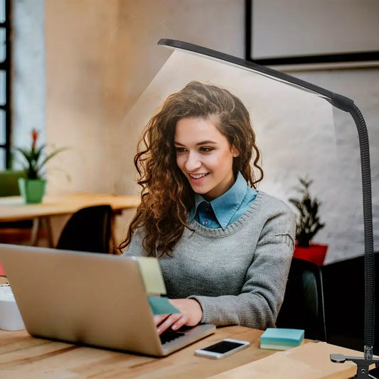 Lampe de Bureau LED avec Pince – Bras Flexible, Port USB, Interrupteur ON/OFF