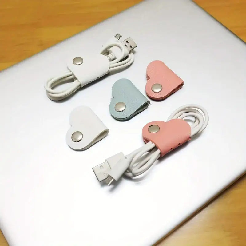 Attaches Câbles en Forme de Cœur – Organisateurs en Similicuir Colorés pour Gestion de Fils et Écouteurs
