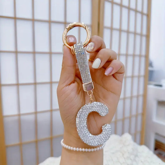 Porte-clés femme lettre initiale strass – Breloque brillante élégante et personnalisée