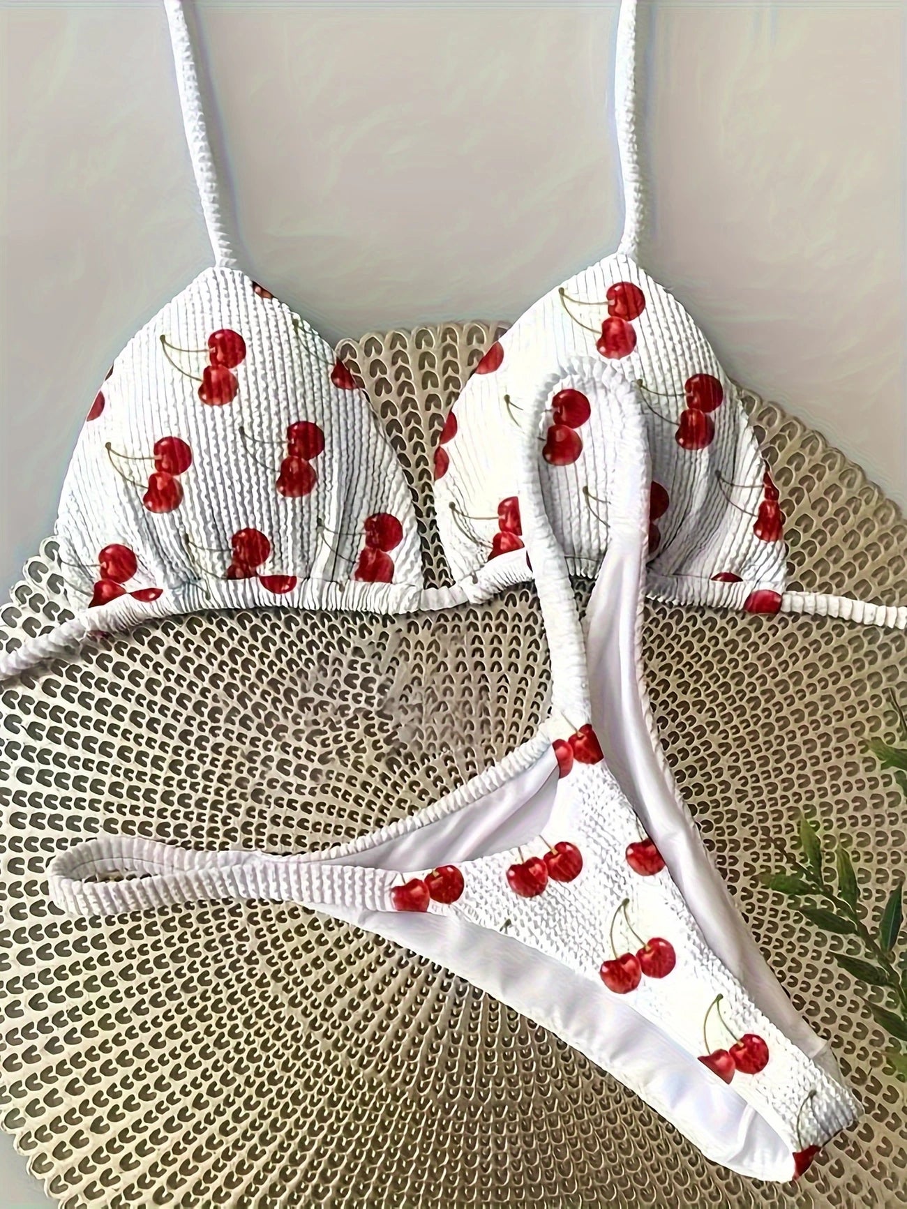 Bas de Bikini Femme à Imprimé Cerises – Taille Basse Froncée, Style Fruité et Sexy pour l’Été