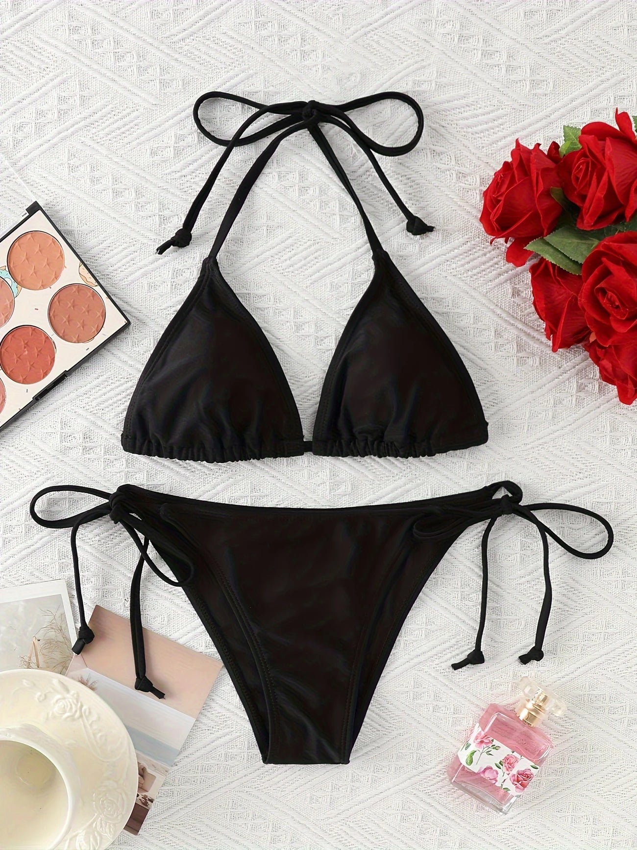 Bikini Triangle Noir à Nouer – L’Indispensable Élégant de l’Été