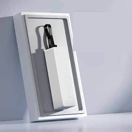 Power Bank Compact avec Câble de Charge Intégré – Chargement Instantané et Pratique