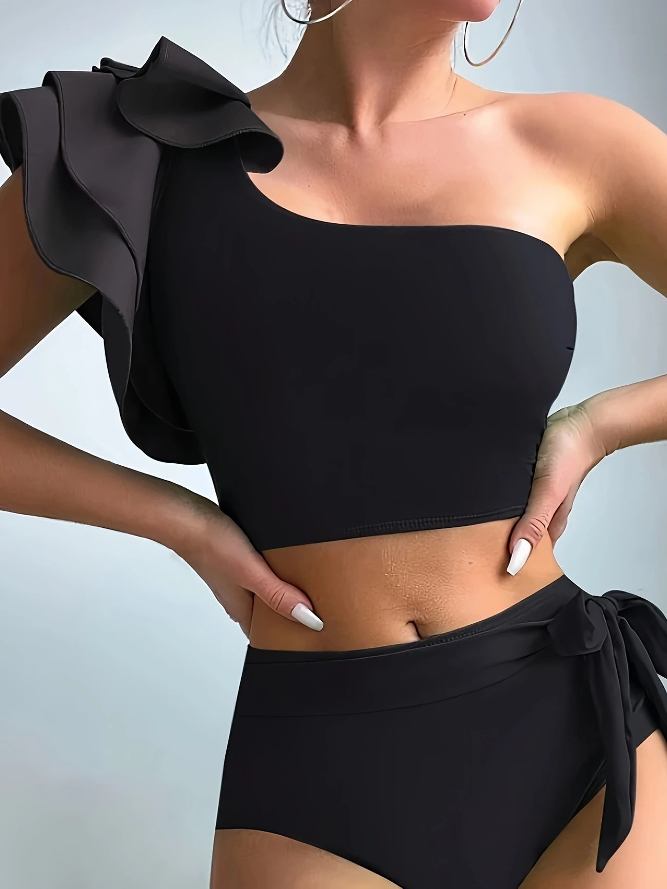 Bikini vert/noir asymétrique avec volant – Haut une épaule élégant et culotte taille haute nouée
