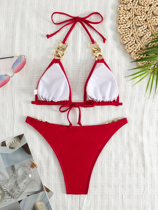Bas de bikini à maillons dorés – Coupe échancrée et détails glamour pour un été éclatant