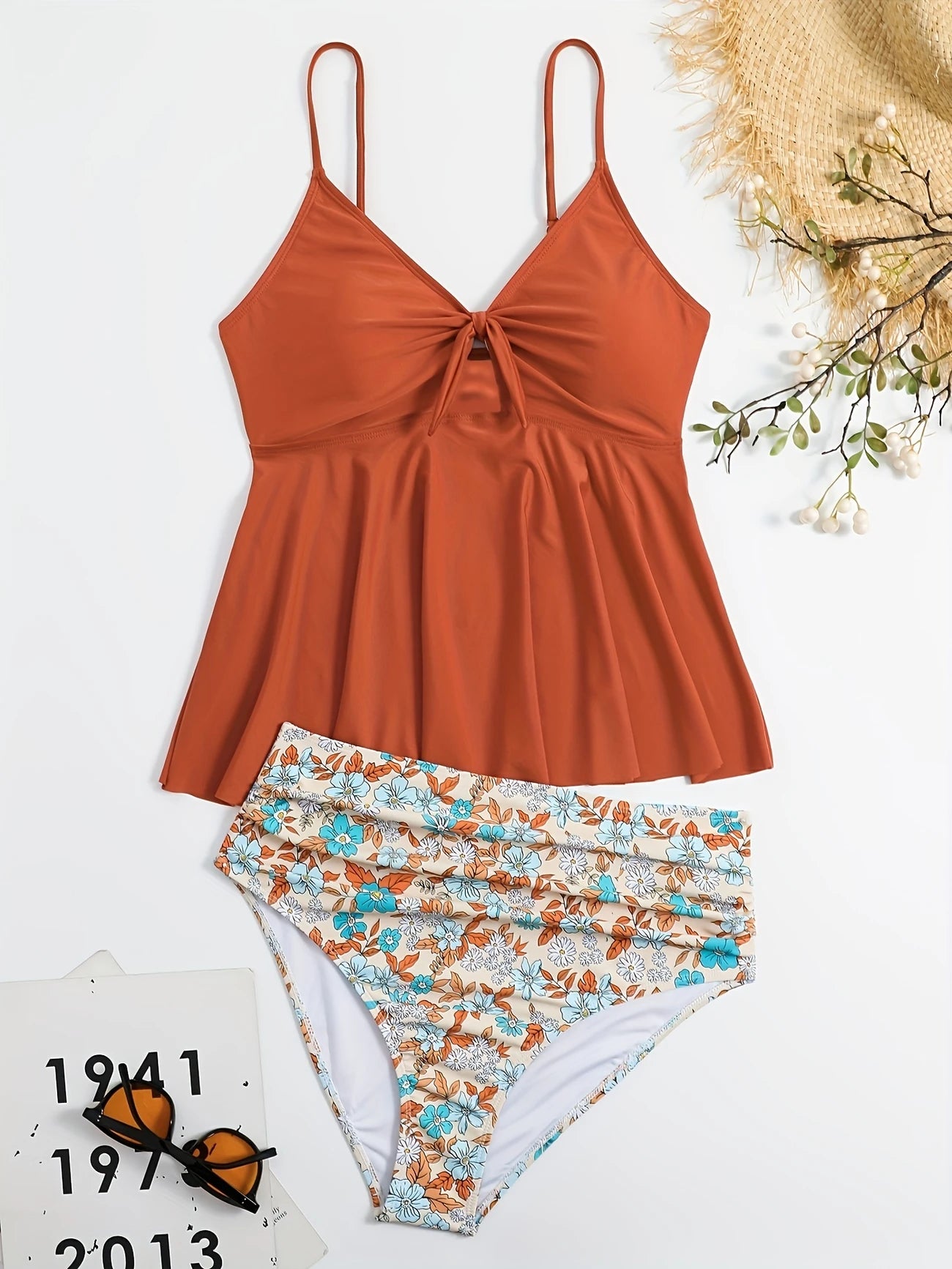 Bikini tankini à volants – Haut à bretelles corail et culotte taille haute à fleurs