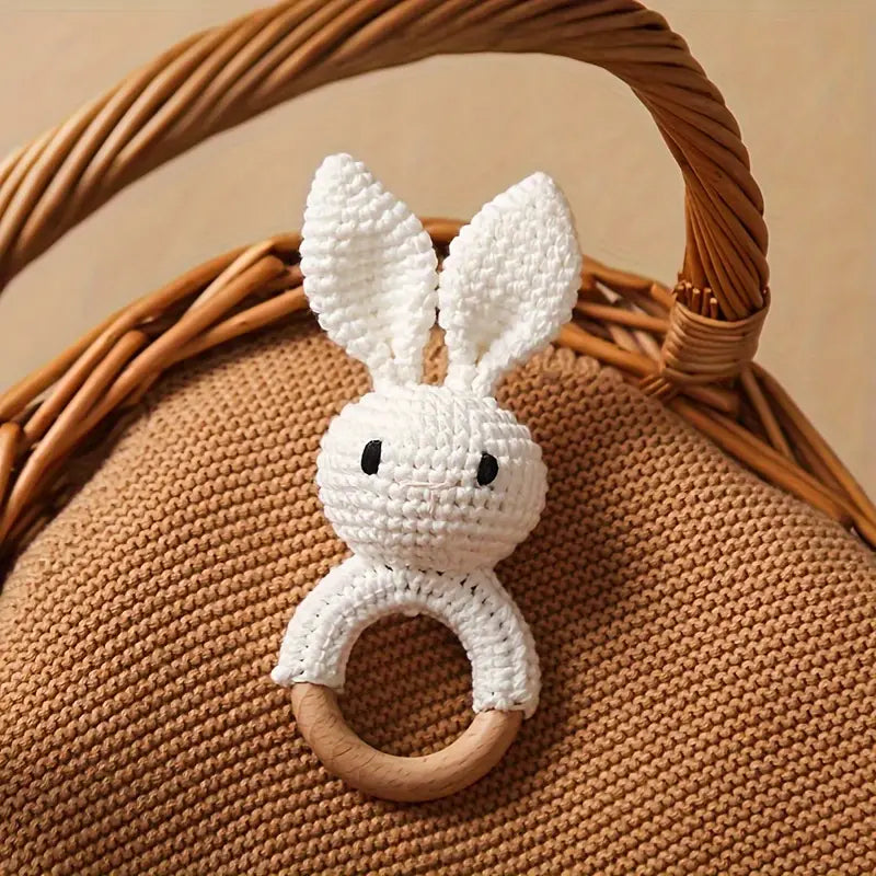 Hochet de dentition bébé en crochet lapin bleu avec anneau bois – Jouet d’éveil doux et naturel