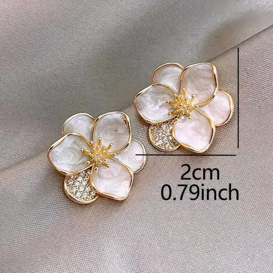 Boucles d’oreilles femme fleur dorée et nacrée – Bijoux élégants avec strass brillants
