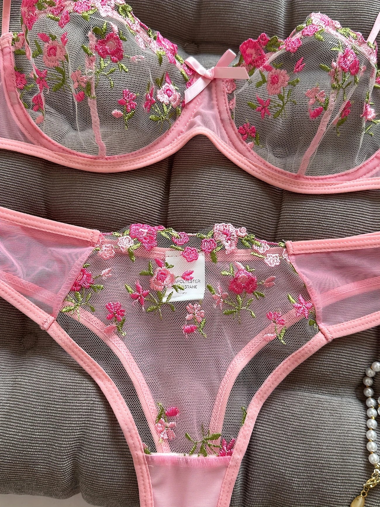 Ensemble Lingerie Sexy Femme en Dentelle Transparente – Soutien-Gorge à Armatures et Tanga Fleurs Brodées