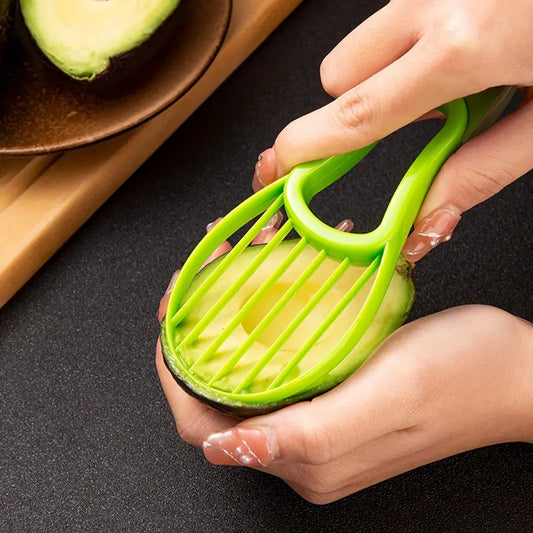 Coupe-Avocat 3-en-1 Multifonction – Outil pour Couper, Dénoyauter et Trancher Facilement – Prise en Main Confortable et Sécurisée