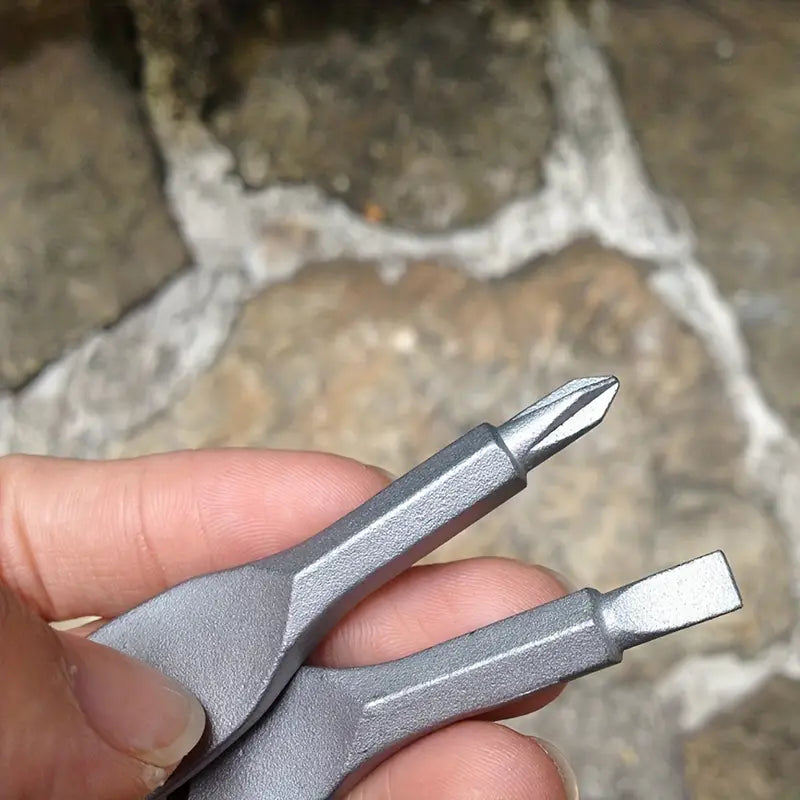 Lot de 2 Mini Tournevis Porte-Clés Plat et Cruciforme – Outils Compacts pour Dépannage