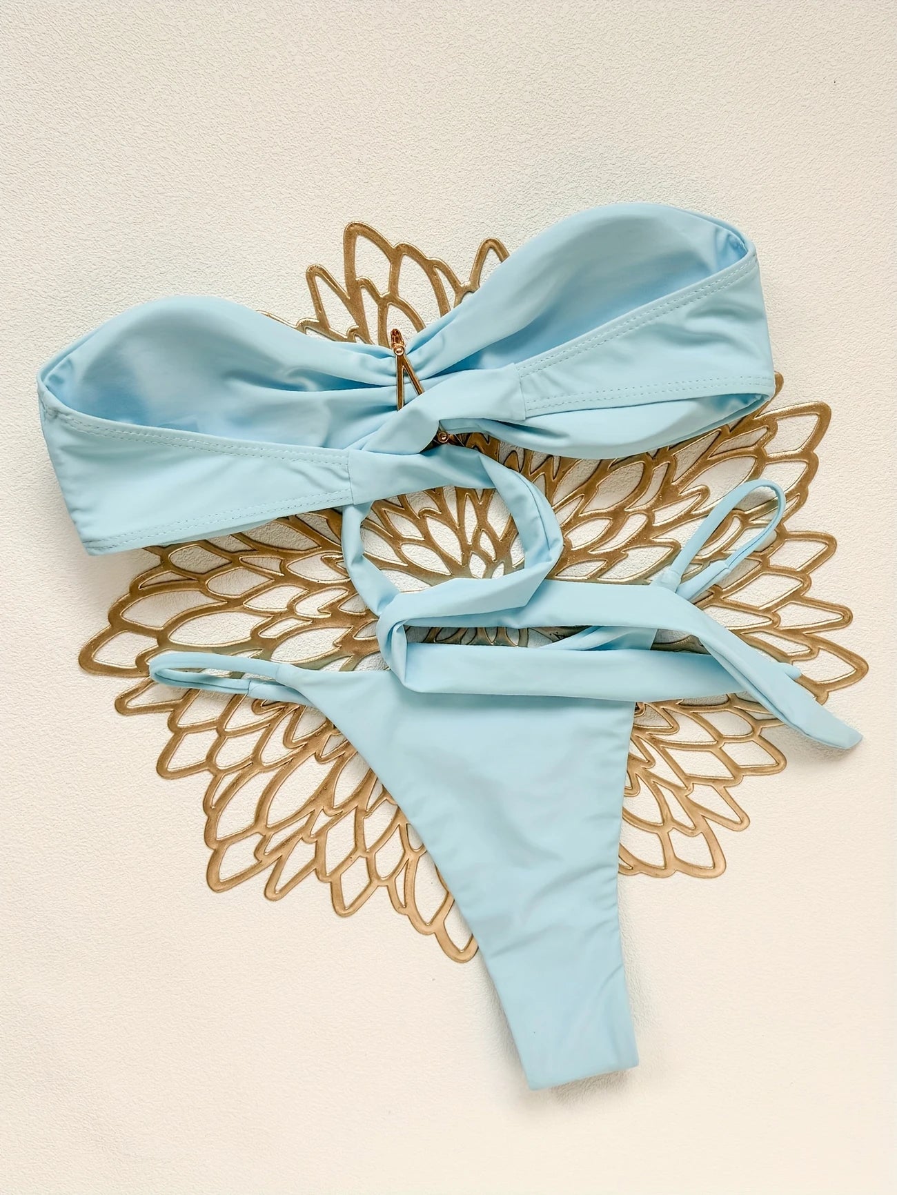 Haut de Bikini Femme Bandeau Bleu – Bijou Étoile de Mer Dorée, Élégance Bord de Mer