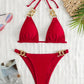 Bas de bikini à maillons dorés – Coupe échancrée et détails glamour pour un été éclatant