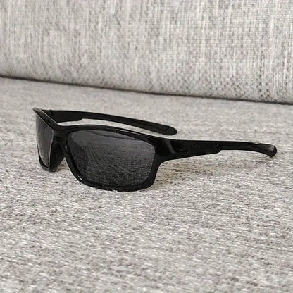 Lunettes de soleil enfant noires sport légères et anti-UV