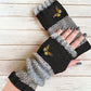 Mitaines femme tricotées rouge et gris – Gants sans doigts avec motif papillon brodé, chauds et élégants