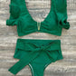 Bikini à volants – Haut élégant avec décolleté doré et culotte nouée avec grand nœud