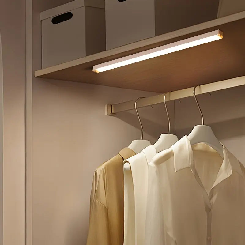 Barre Lumineuse LED avec Détecteur de Mouvement – Éclairage Intelligent Sans Fil pour Placards et Cuisines