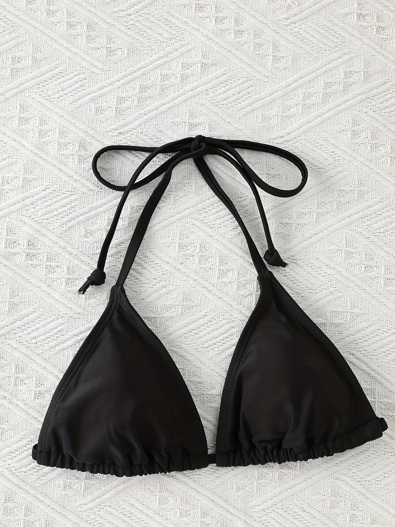 Bikini Triangle Noir à Nouer – L’Indispensable Élégant de l’Été