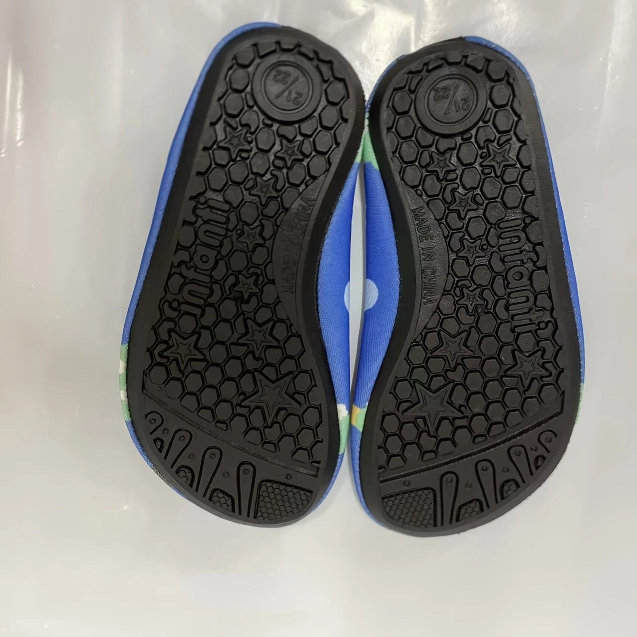 Chaussures Aquatiques Enfant Antidérapantes – Motif varié, Idéales pour Piscine, Plage ou Sport d’Extérieur